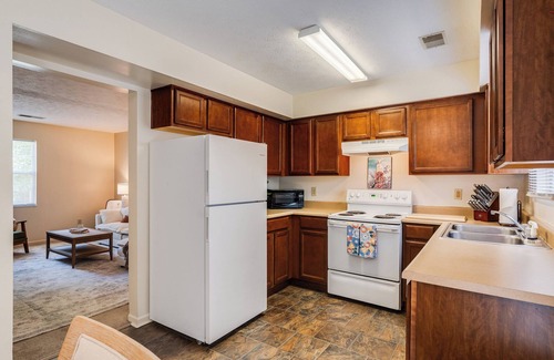 Oxford House | Spacious 4BR/2BA in the heart of Oxford! Minutes from Miami University & Uptown