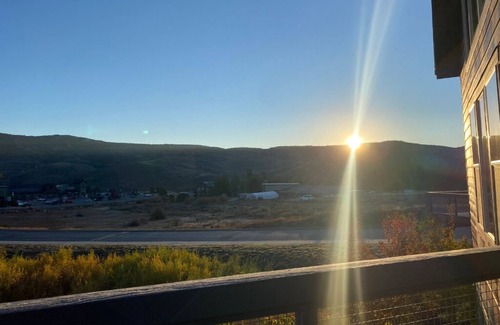 Pinebrook House | Spacious 4BR 3.5BA Luxury Mountain Sleeps10!STUNNING VIEWS, near top attractions