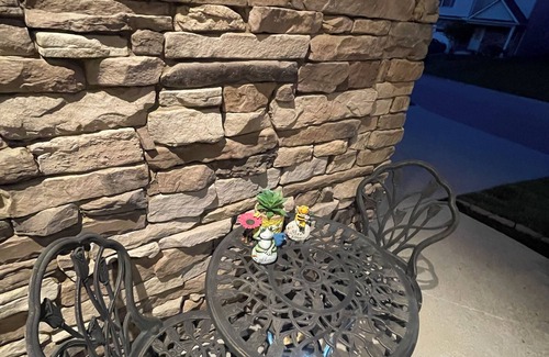 Ashley Oaks House | Spacious 4BR/3BA Home with Hot Tub & Gym – 20 Mins to UT Knoxville!