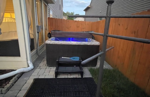 Ashley Oaks House | Spacious 4BR/3BA Home with Hot Tub & Gym – 20 Mins to UT Knoxville!