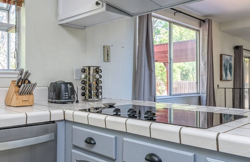 Citrus Heights House | Spacious 4BR/3BA Retreat