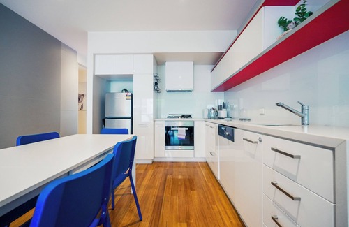 Richmond North House | Spacious 4BR, 3BTH Richmond Home - Walk to MCG, Tennis, Concert Venues & CBD.