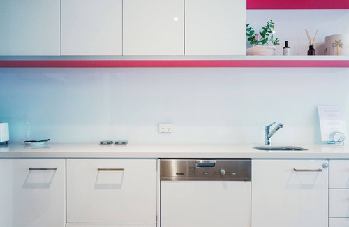 Richmond North House | Spacious 4BR, 3BTH Richmond Home - Walk to MCG, Tennis, Concert Venues & CBD.