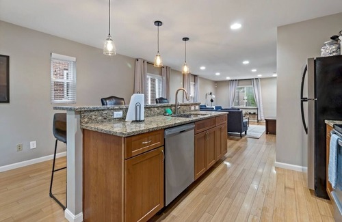 Oakley House | Spacious 4BR/4BA/4cargr Retreat