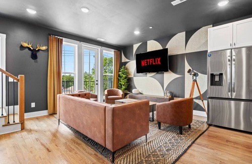 Talbot's Corner Apartment | Spacious 4BR Bachelor Retreat-Game Room & Rooftop!