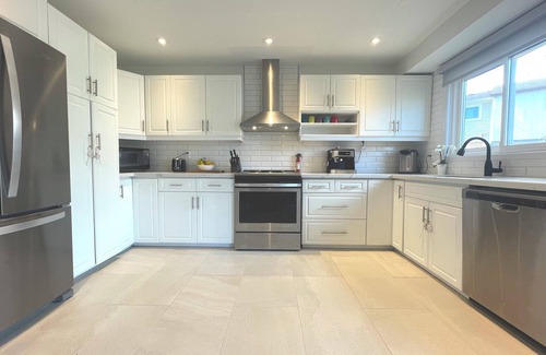 Pickering House | Spacious 4BR Big Yard Family, Business & Relocation-Friendly