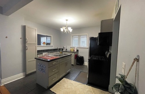 Buffalo House | Spacious 4BR Buffalo Retreat – 5 Beds, Near Airport & Downtown