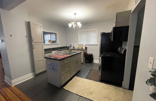 Buffalo House | Spacious 4BR Buffalo Retreat – 5 Beds, Near Airport & Downtown