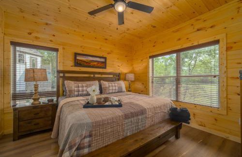 Gatlinburg - Pigeon Forge House | Spacious 4BR Cabin with Hot Tub, Game Room & Fire Pit, Close to Dollywood