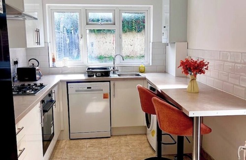Lee Green House | Spacious 4BR Duplex-12min to London Bridge|Parking