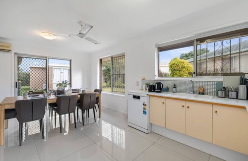 Sunnybank House | Spacious 4BR Family Home Prime Sunnybank Location