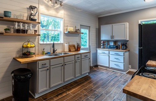 Evansville House | Spacious 4BR Family Haven w/Backyard-Patio-Pets OK