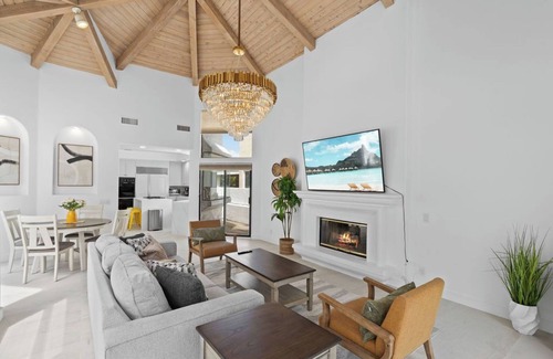 Huntington Beach Bed & Breakfast | Spacious 4BR Huntington Beach Home with Pool