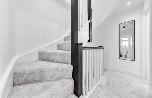 London Borough of Hounslow House | Spacious 4BR Home in Brentford, Free Parking