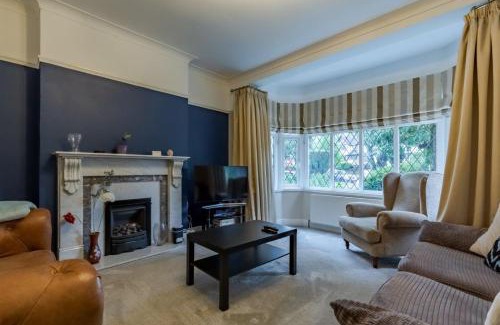 Moseley House | Spacious 4BR Home in Moseley Village near centre