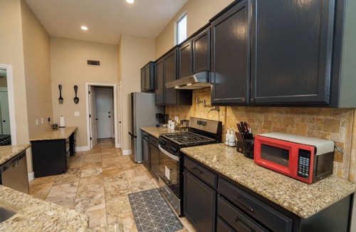 Fresno House | Spacious 4BR Home – Modern Comfort & Ideal Location in Fresno, CA