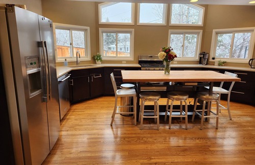 Table Mesa House | Spacious 4BR Home Near Trails & Shops – AC, WiFi, & Family-Friendly!
