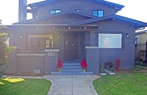 Mid City House | Spacious 4BR Home w/Gym, Fireplace & Prime LA Location. Near USC & Crypto Arena
