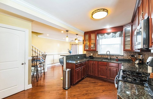 Belmont Cragin House | Spacious 4BR Home. Your Cozy Home Away from Home