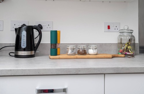 Milton Keynes House | Spacious 4BR House | EV Charger | 10 mins from Centre MK | Families | Contractor