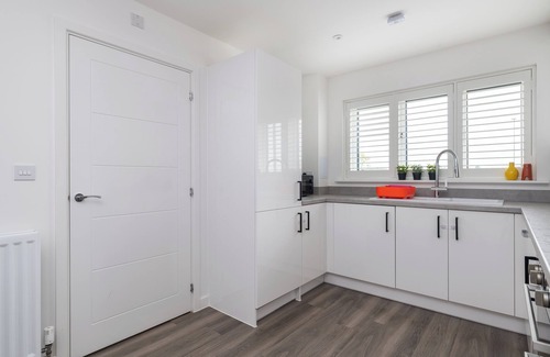 Milton Keynes House | Spacious 4BR House | EV Charger | 10 mins from Centre MK | Families | Contractor