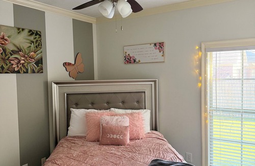 Brandon House | Spacious 4BR House in Brandon with Private Lanai – Your Home Away from Home