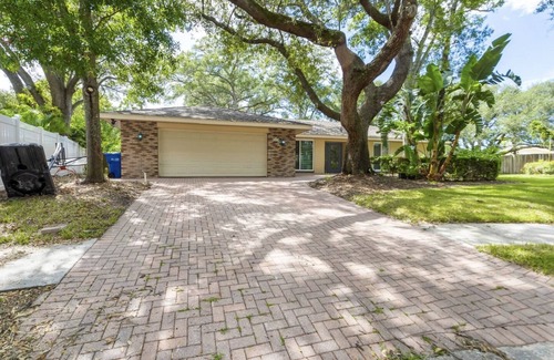Clearwater House | Spacious 4BR modern home w/Heated Pool, Spa