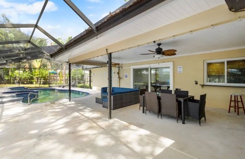 Clearwater House | Spacious 4BR modern home w/Heated Pool, Spa