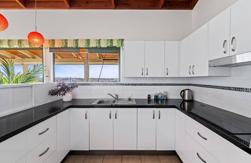 Rochedale South House | Spacious 4BR Retreat With Stunning Brisbane View