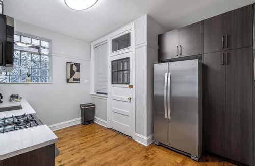 Rogers Park Apartment | Spacious 4BR Retreat