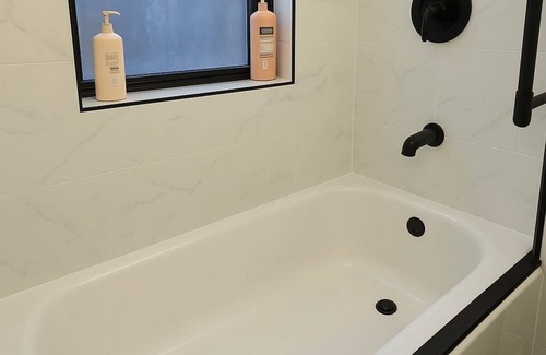 Rogers Park Apartment | Spacious 4BR Retreat
