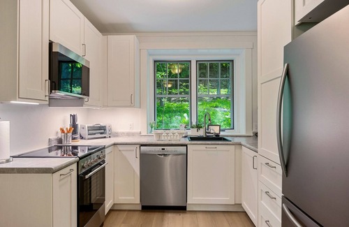 Ephraim House | Spacious 4BR Retreat | Walk to Sunsets on the Bay