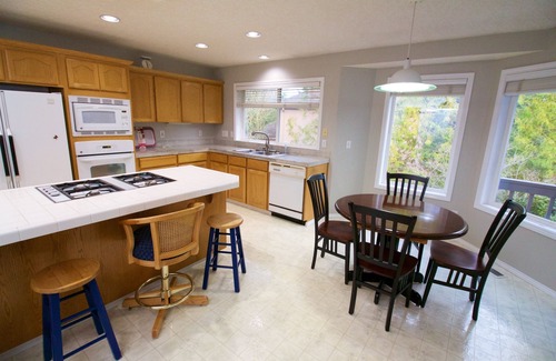 Beaverton House | Spacious, 4BR Single-Level near Parks