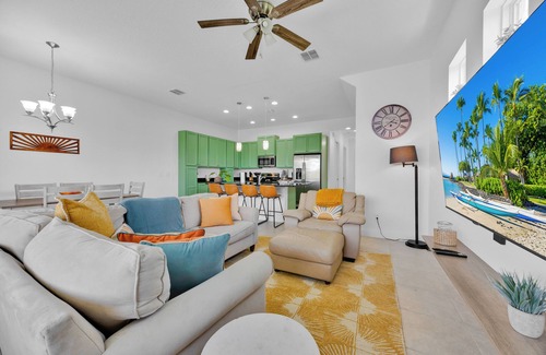 Davenport House | Spacious 4BR Townhome with Private Pool near Disney, Universal, and SeaWorld