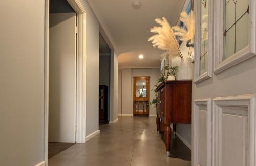 Vasse House | Spacious 4x2 Southwest Gem Perfect for Two Families, Steps from Top Attractions with Fun Spaces for Kids, separate areas for Adults and Big Savings