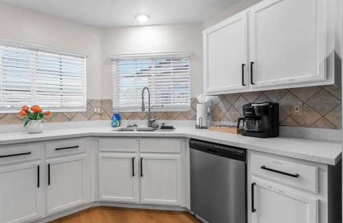 North Las Vegas House | Spacious 5 BD Home w/Theater, Billiard, and More!