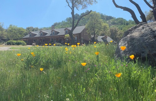 Squaw Valley House | Spacious 5-bdrm house in charming Yokuts Valley with AC, WiFi near Kings Canyon