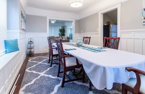 Cleveland House | Spacious 5-bdrm house close to Univ Circle, CWRU, VA, UH, Cleve Clinic & Museums