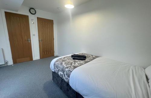 Newcastle-upon-Tyne Apartment | Spacious 5-Bed Retreat in Newcastle Perfect for Contractors & Teams!