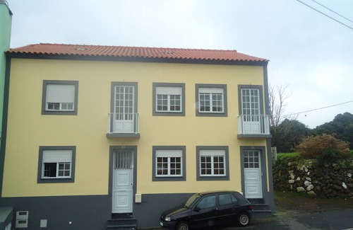 Angra do Heroismo Apartment | Spacious 5 Bedroom House in Angra