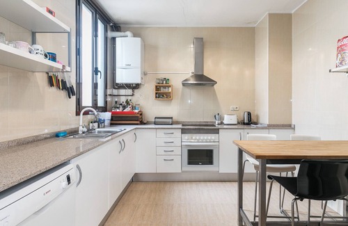 El Born Apartment | Spacious 5 bed Apartment with breathtaking views and elevator!
