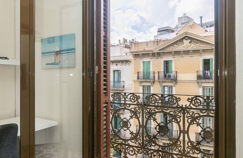 El Born Apartment | Spacious 5 bed Apartment with breathtaking views and elevator!