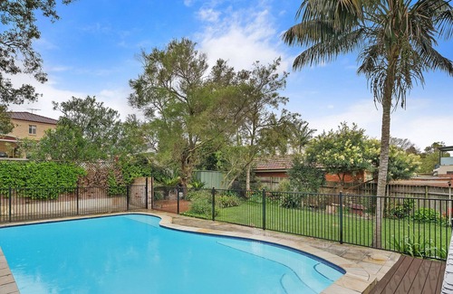 Collaroy Plateau House | Spacious 5-Bed House with Pristine Garden