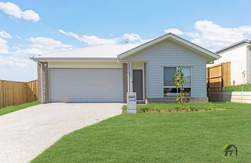Deebing Heights House | Spacious 5-Bedroom Home in Deebing Heights