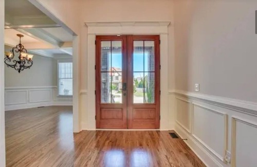 Martinez House | Spacious 5-bed fully furnished house in welcoming Evans with fitness room, WiFi