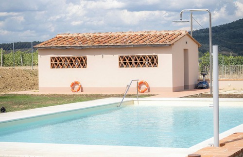 Le Bolle Villa | Spacious 5-Bedroom Retreat in Greve with A/C & Vineyard Views
