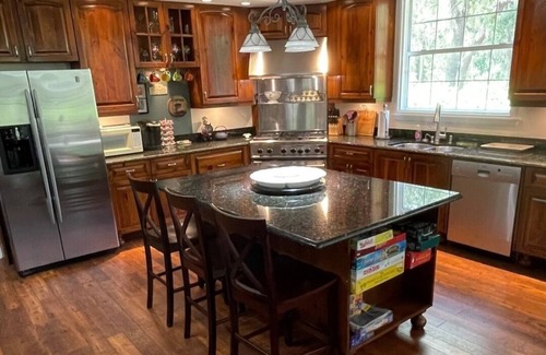 Glencoe House | Spacious 5-bedroom house in charming New Smyrna Beach with WiFi, AC