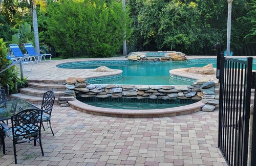 Glencoe House | Spacious 5-bedroom house in charming New Smyrna Beach with WiFi, AC