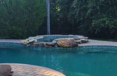 Glencoe House | Spacious 5-bedroom house in charming New Smyrna Beach with WiFi, AC
