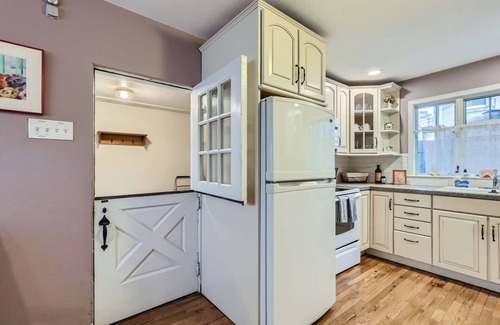 Ballpark House | Spacious 5-Bed Victorian Home with AC and WiFi in Enchanting Denver